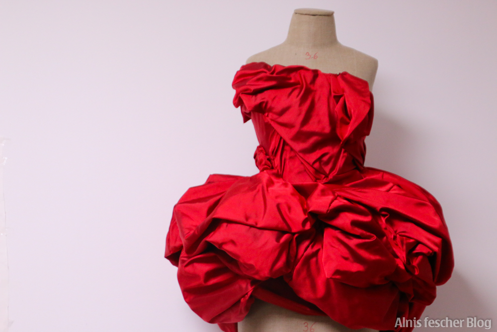 JCHOERL: Robe de Soirée im Atelier