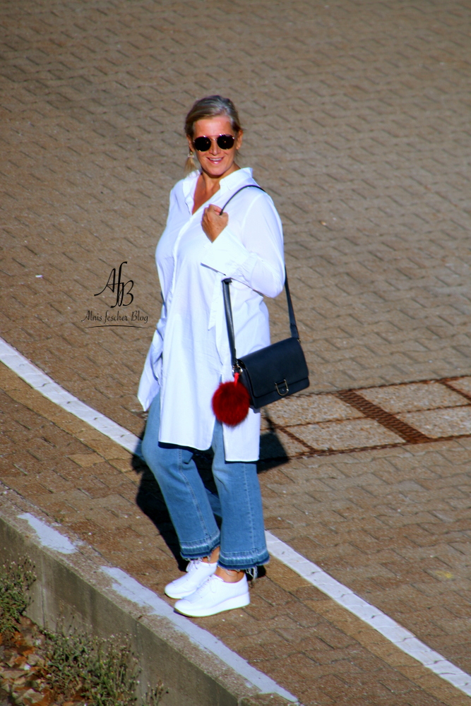alnis-musette-sneakers-white-blouse-10