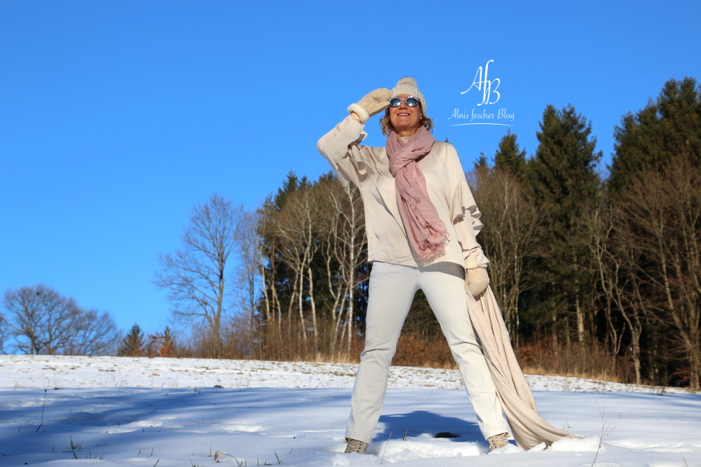 Outfit: Volant-Bluse - Pastell im Winter