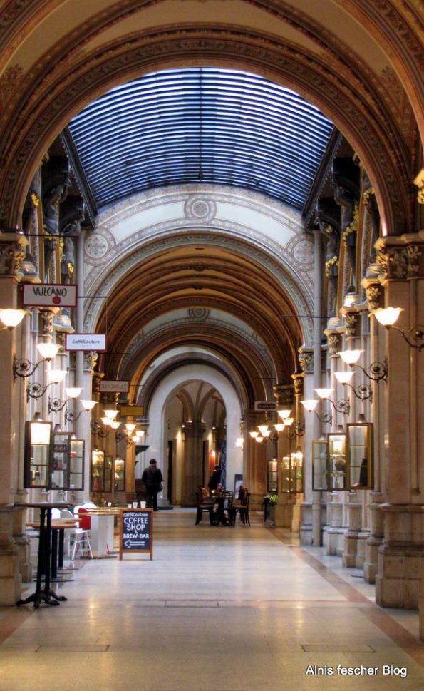 Paris in der Ferstelpassage - das Beaulieu