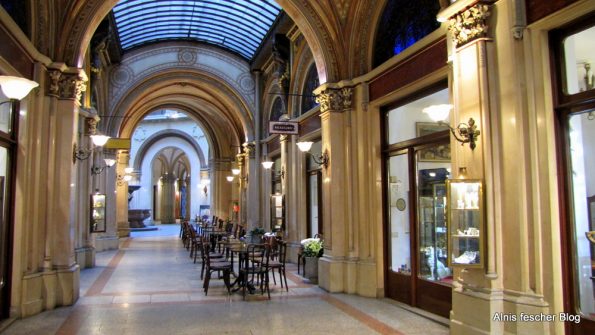 Paris in der Ferstelpassage - das Beaulieu