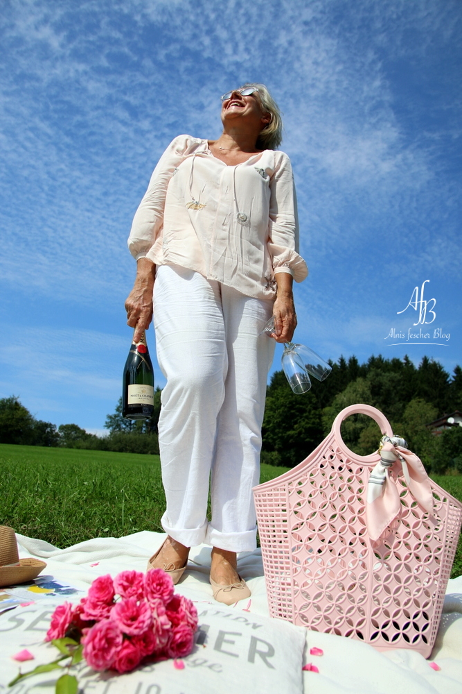 Outfit: Rosa-Weißes Picknick im GrünenOutfit: Rosa-Weißes Picknick im Grünen