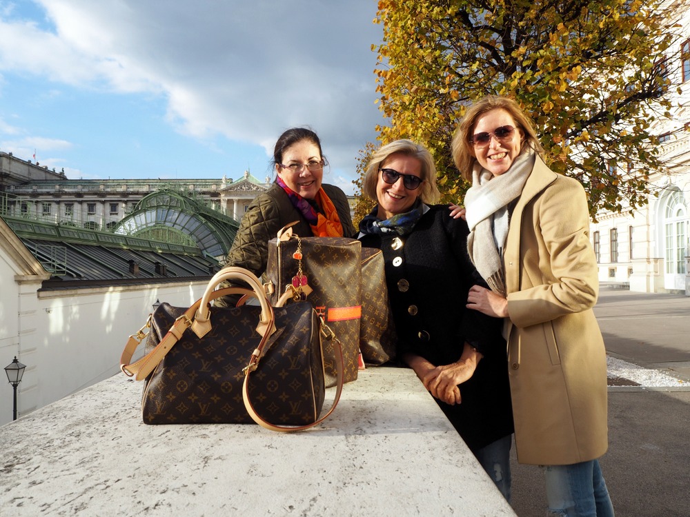 Louis-Vuitton-Speedy Treff mit den Mädels